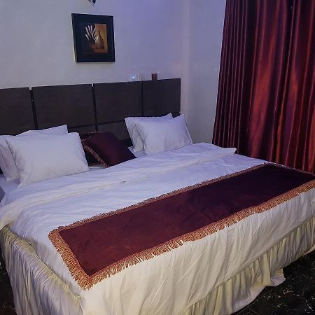 The Resident Hotel Owerri Exteriör bild